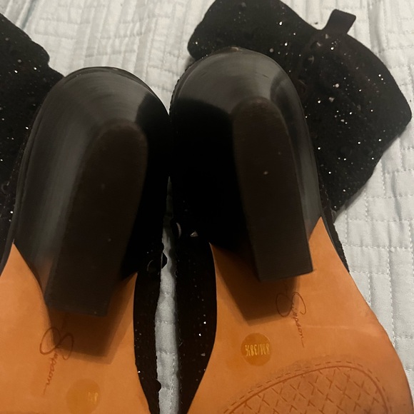 Elegant Black Women's Boots - Picture 7 of 8